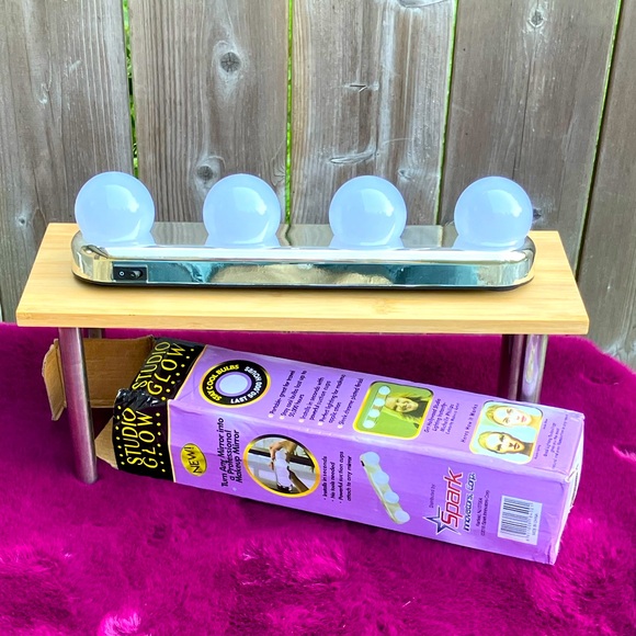 Studio Glow Professional Make-Up Lighting - Picture 2 of 12